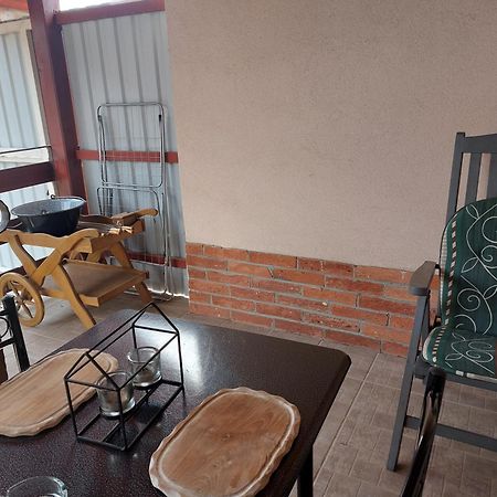 Akacvirag Airport Vendeghaz Lägenhet Debrecen Exteriör bild