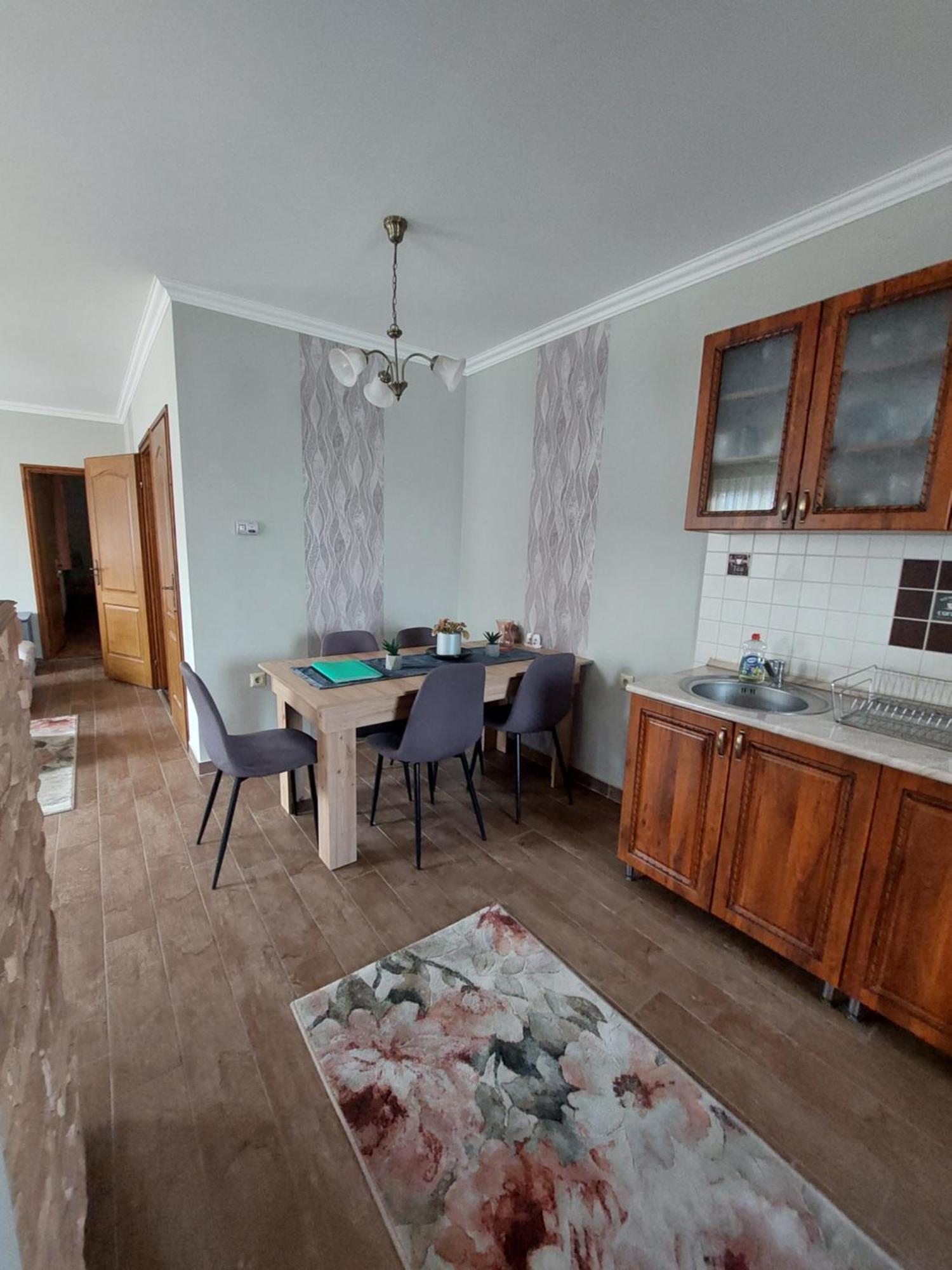 Akacvirag Airport Vendeghaz Lägenhet Debrecen Exteriör bild