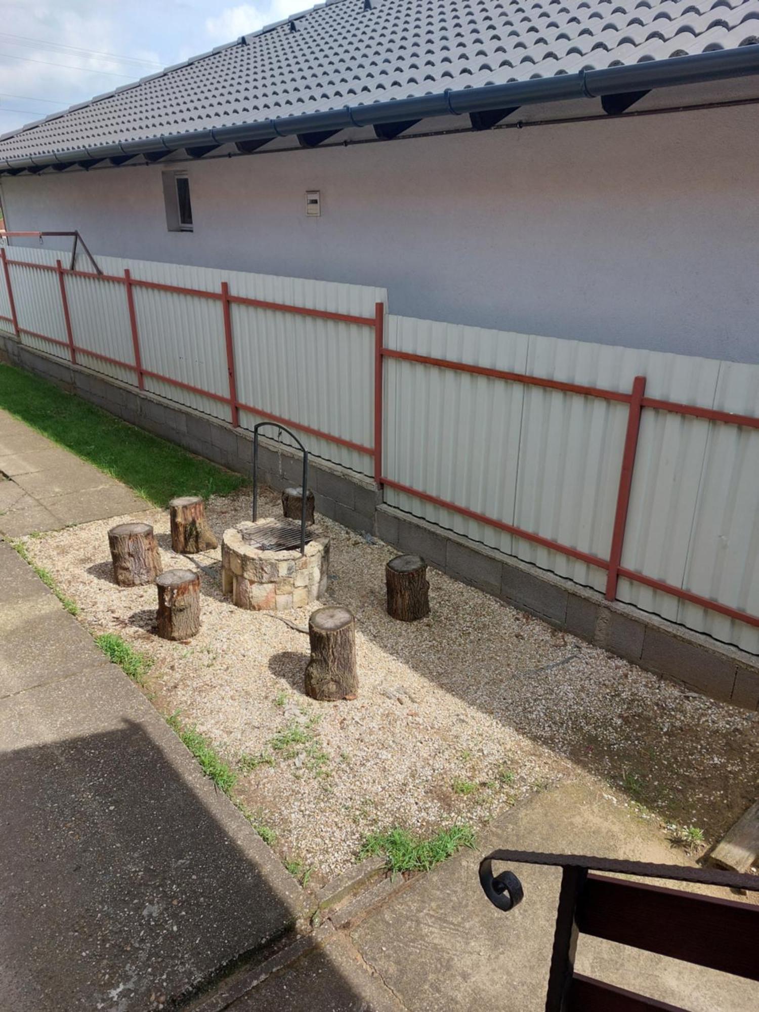 Akacvirag Airport Vendeghaz Lägenhet Debrecen Exteriör bild