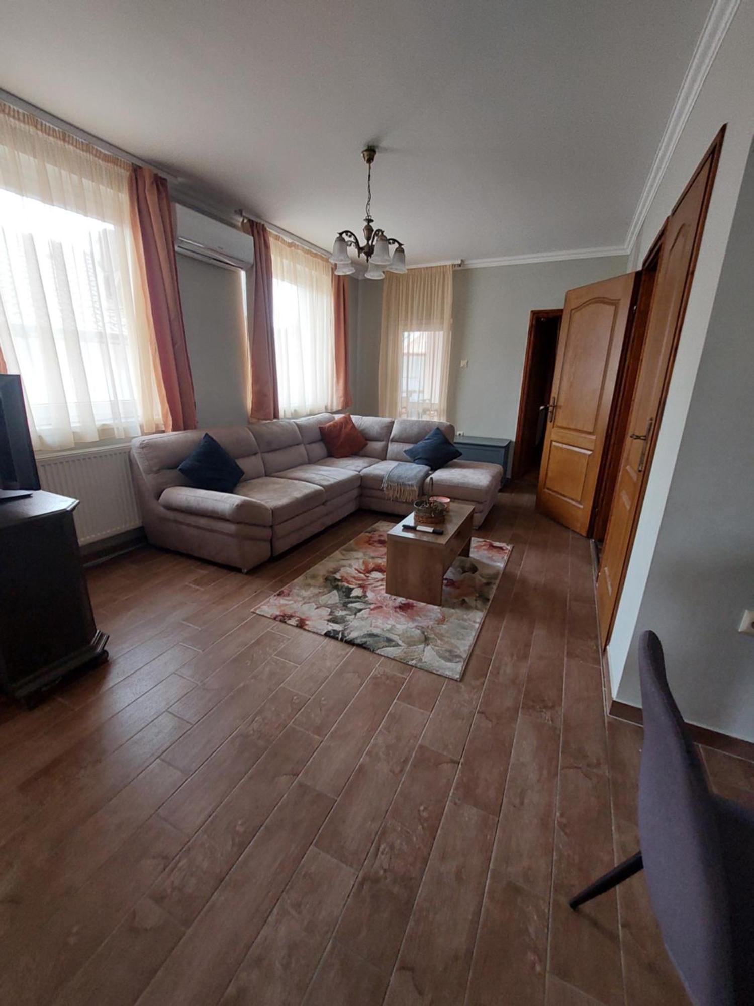 Akacvirag Airport Vendeghaz Lägenhet Debrecen Exteriör bild
