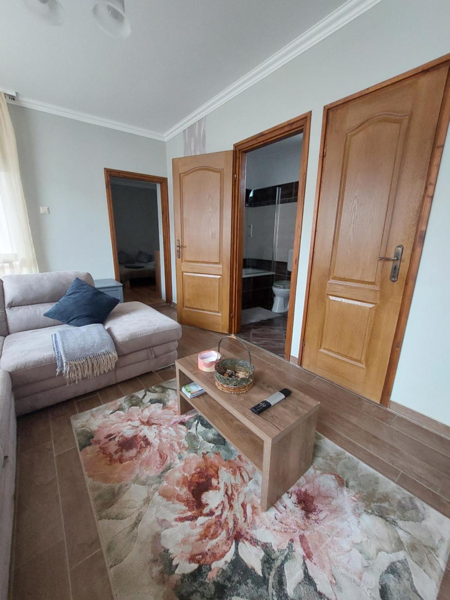 Akacvirag Airport Vendeghaz Lägenhet Debrecen Exteriör bild